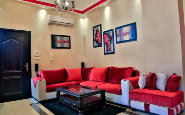 Cozy & Gated Compound