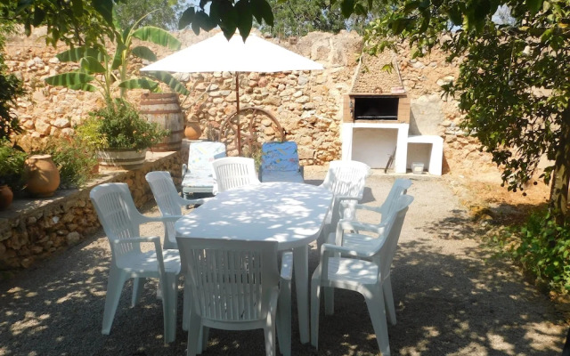 Spacious Villa Ideal Families and Groups