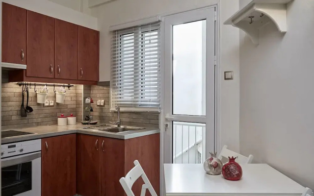 Fabulous 3 Bedroom Apartment near Kalimarmaro