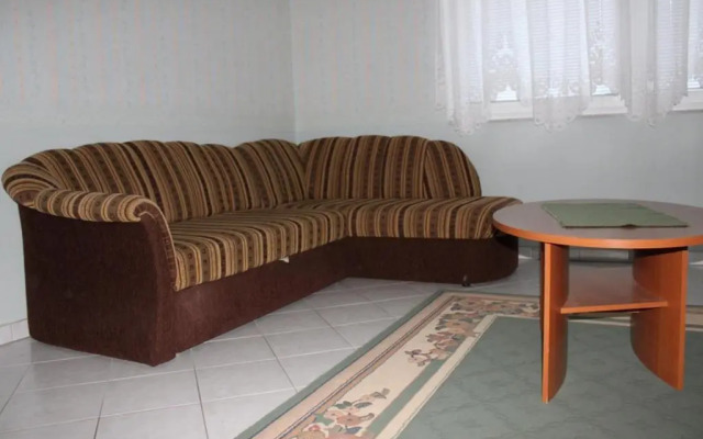 Pine Wood Apartment 5