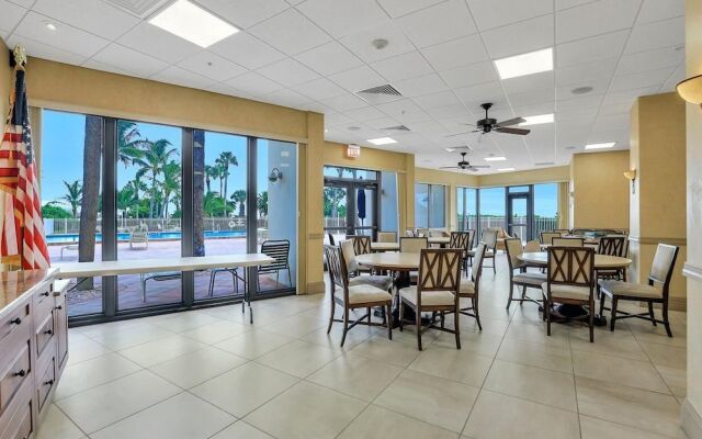 Cozy Beachfront Condo With Pool and Tennis Courts