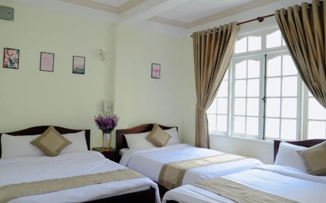 Hotel Le Huynh