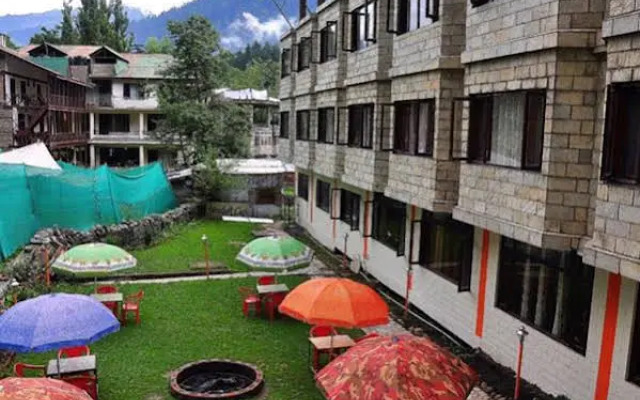 Kapoor Resort by DLS Hotels