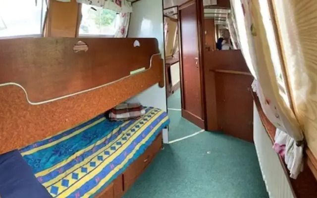 Stone - Boat - Sleeps 8 - Pet Friendly-85ws