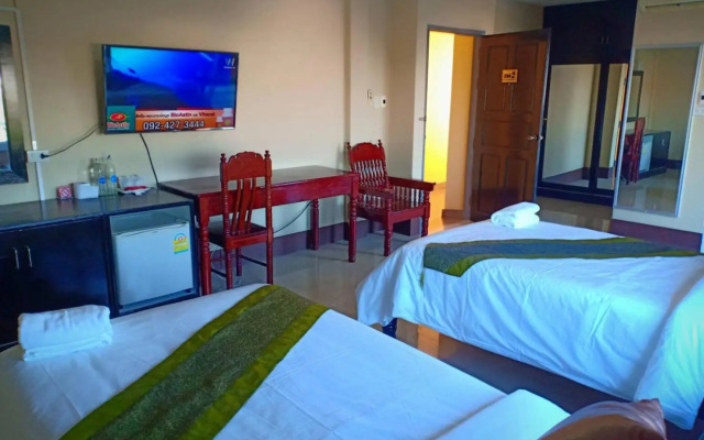 Submukdaphoomplace Hotel