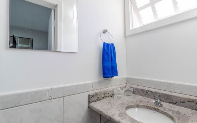 GB21 Ótima Casa 4 Suítes em Guarajuba