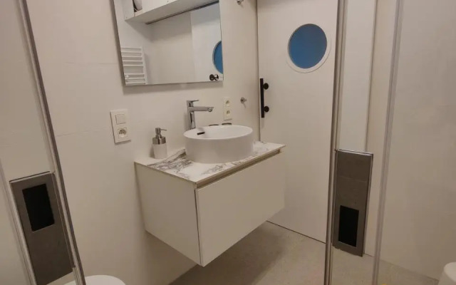 Nieuw modern appartement vlakbij strand