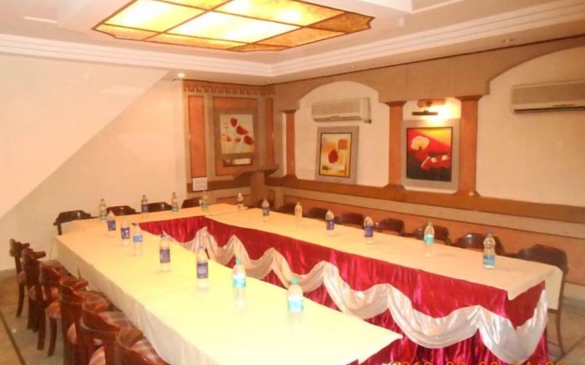 OYO Rooms Ludhiana Railway Station Clock Tower