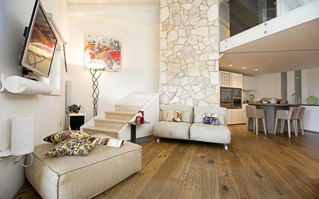 Riva Suite Lake View