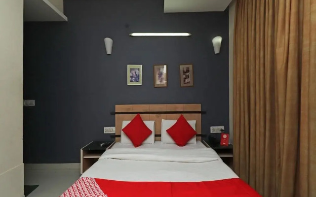 Hotel Girish