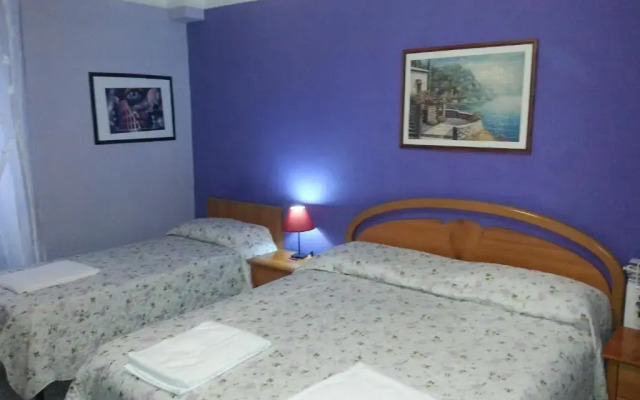 Roxena House