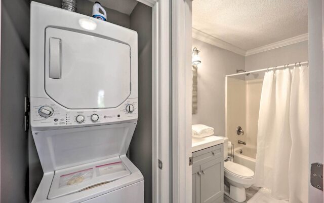 Updated Wilmington Retreat ~ 2 Miles to Uncw!