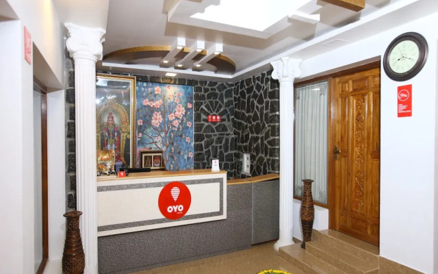 OYO 13607 Sri Akilambiga Residency
