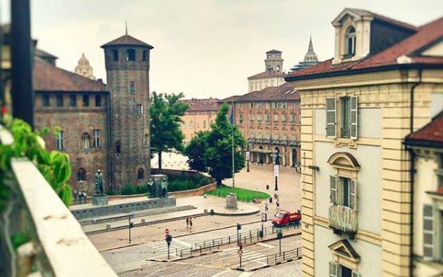 Colazione in Piazza Castello