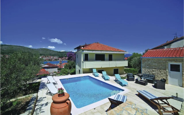 Apartment Trogir with Sea View 05