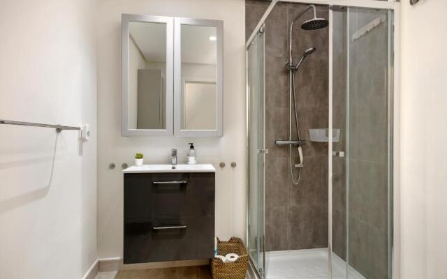 FIVE STAR 3 bedroom Apt in ideal location - RDR237