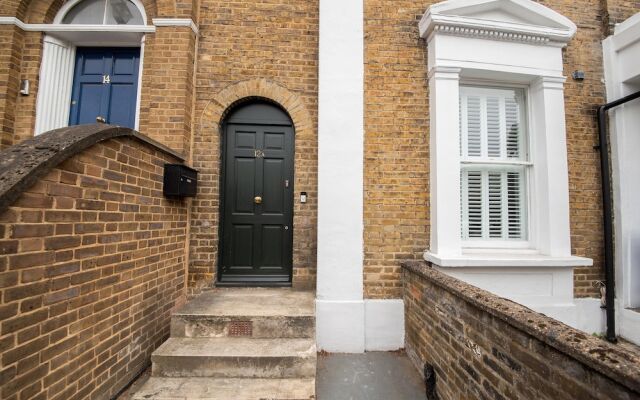 2 Bedroom Home Near Peckham High Street