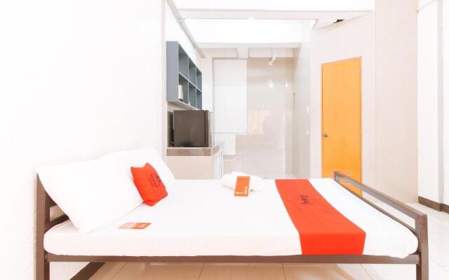 RedDoorz near Tambo Quirino Avenue - Vaccinated Staff
