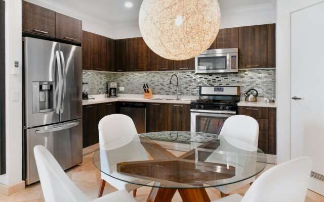 Amazing 1BR 2BA Condo Great Location w Pool GYM