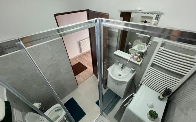 Diana’s Crib Aparthotel M14