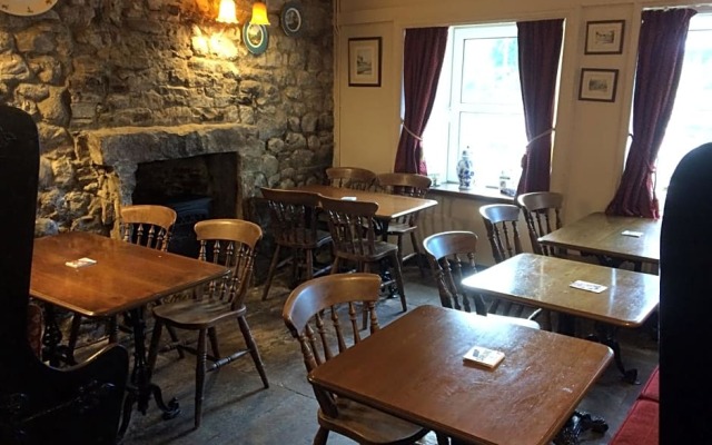 Fox and hounds starbotton