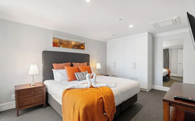 3-Bedroom Penthouse Apartment - The Beacon 1002