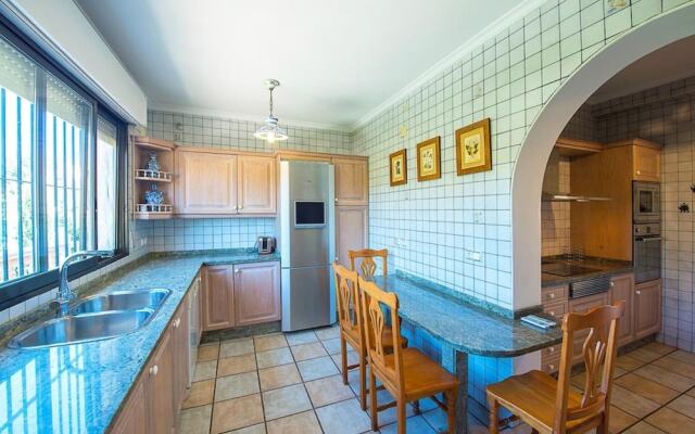 Villa - 4 Bedrooms with Pool and WiFi - 106398