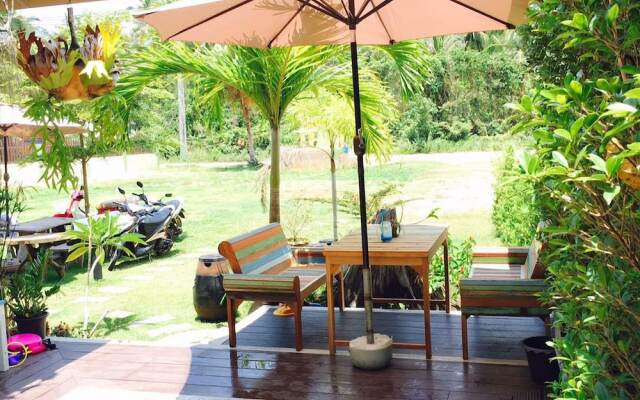 Baan Aowthai Homestay Ko Kood