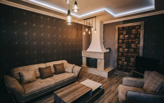 7 Rooms Hotel