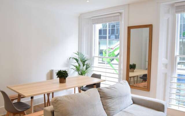 Central and Spacious City of London Apartment