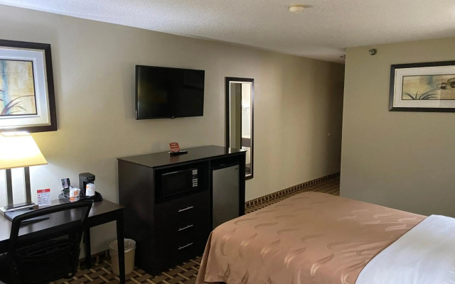 Quality Inn Morton at I-74