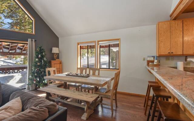 Tahoe Vista Lake Lodge