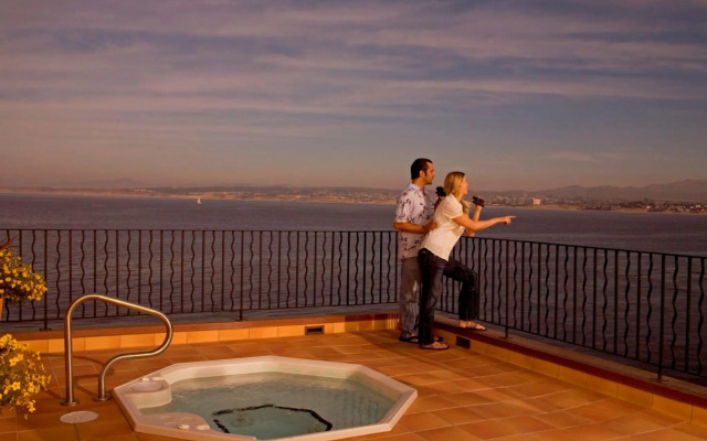Monterey Bay Inn