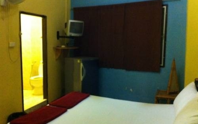 Gaeng Phet Restaurant & Guesthouse