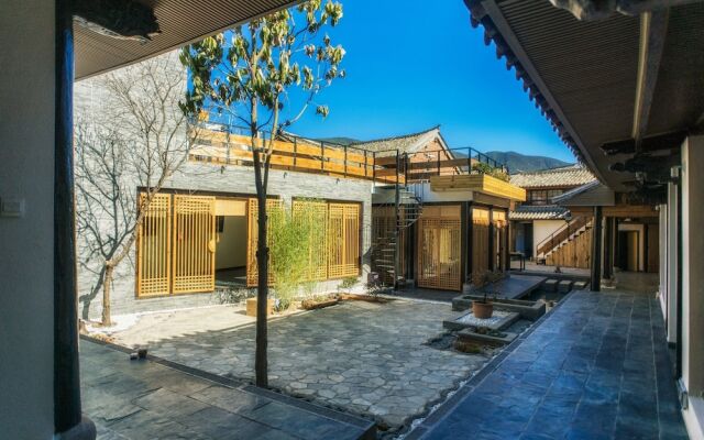 Dali Shaxi Qing Jing Courtyard