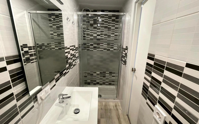 Sant Adria Beach apartment Wi-Fi Parking Free