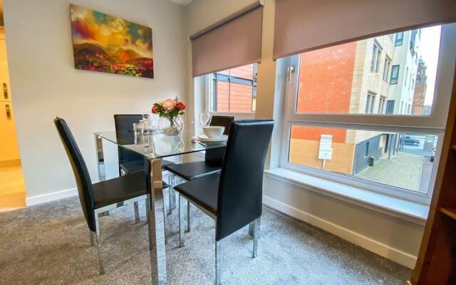 Kelvingrove Art Gallery Flat - Private Parking