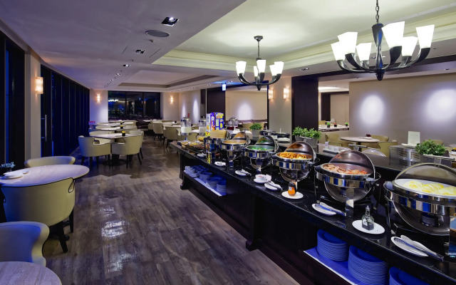 53 Hotel