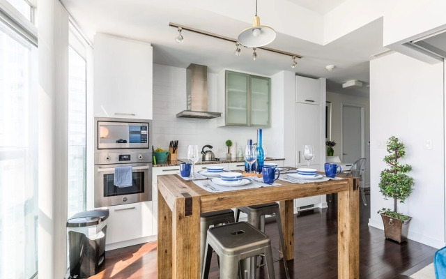 High-Rise Junior 2Br Condo downtown
