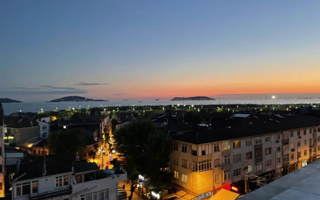 Sleek Flat Near Public Transportation in Maltepe