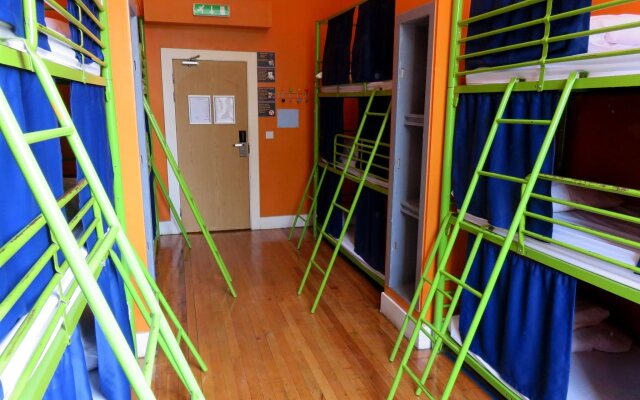 Home Brighton Backpackers