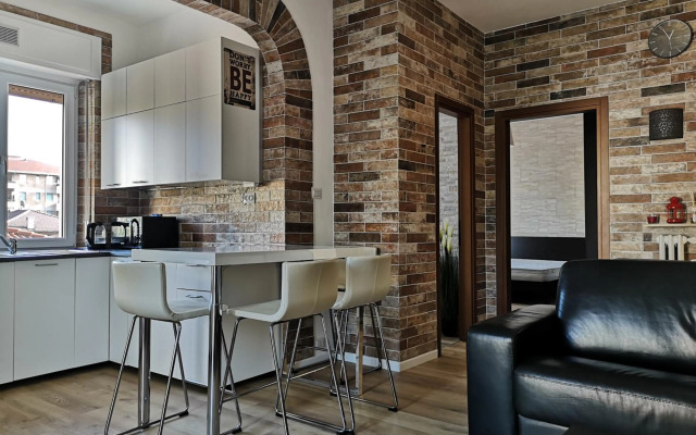 Queen East Verona apartments