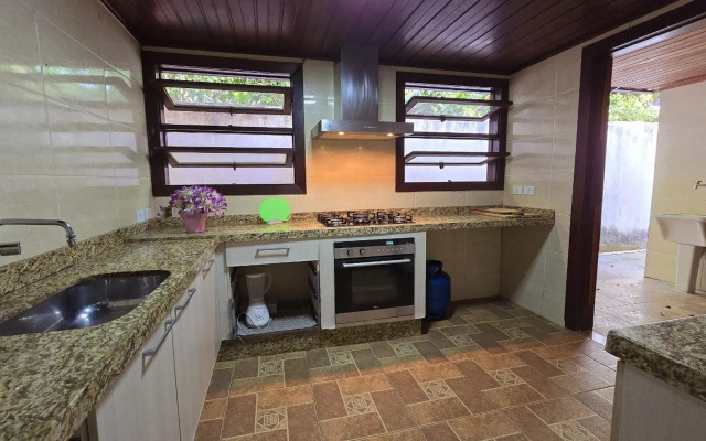 Casa Toscana 4 suítes, piscina e churrasqueira