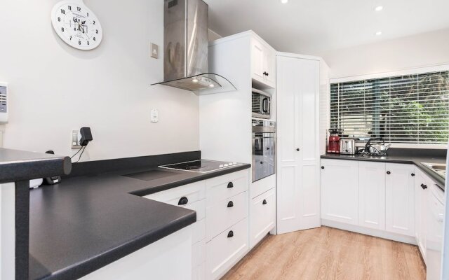 Lakefront Living At Remarkables - East