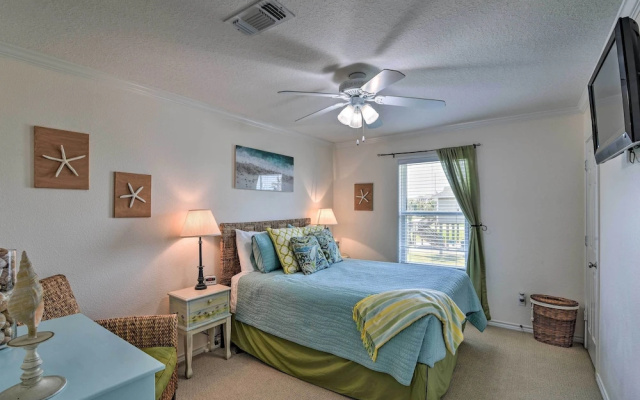 Walk to Galveston Beach: Coastal Escape w/ Yard