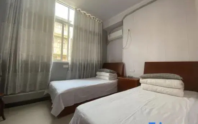 Hanhong Inn (Wuhan Hannan Bus Station)