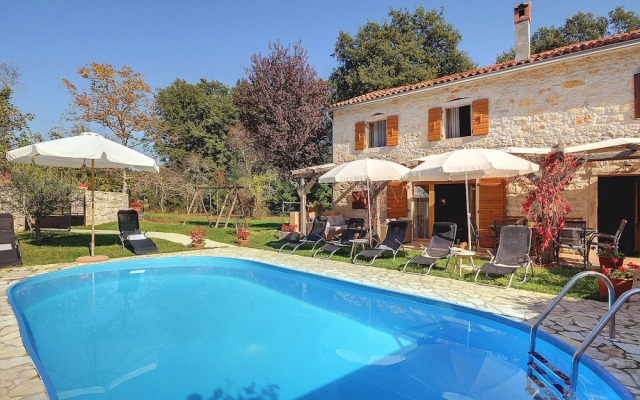 Villa in Batlug With Private Pool