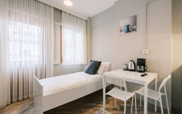 Studio With a Sea View Balcony in Bakirkoy