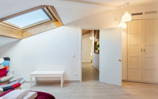 Bright & Modern 1-bedroom Apartment in Centro