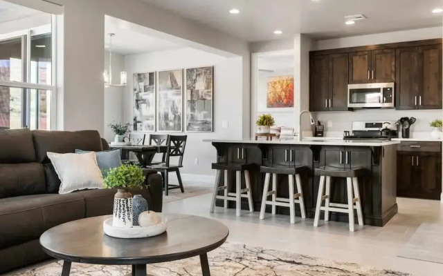 Whose Your Caddy? 5 Bedroom Home